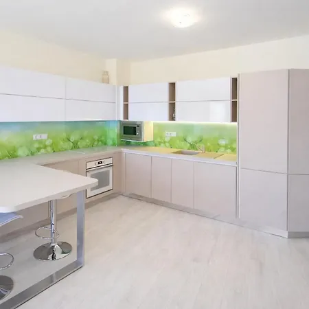 La Sea View & Beachfront Apartment Warna