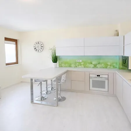 La Sea View & Beachfront Apartment Warna