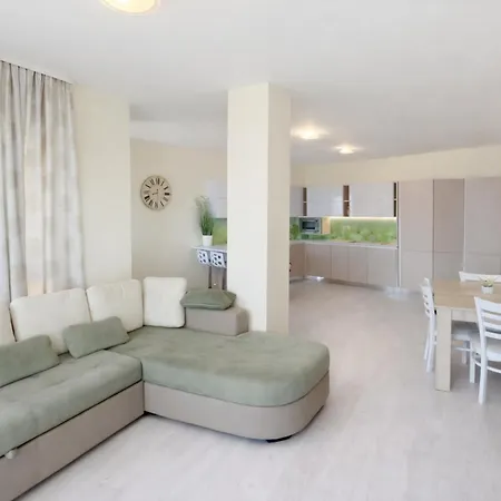 Apartment La Sea View & Beachfront Warna