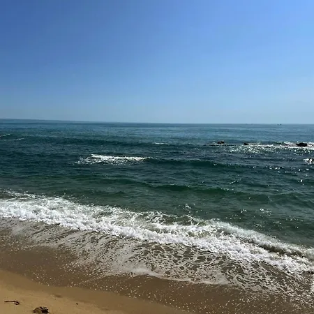 La Sea View & Beachfront Apartment *