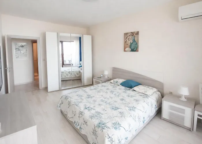 La Sea View & Beachfront Апартаменти *