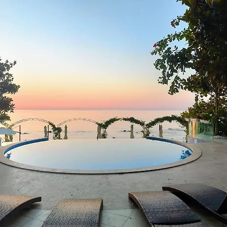 La Sea View & Beachfront Apartament Varna