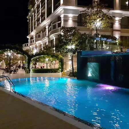 La Sea View & Beachfront Apartament Varna