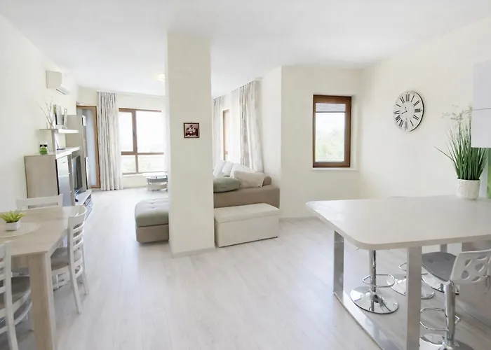 La Sea View & Beachfront Apartment *