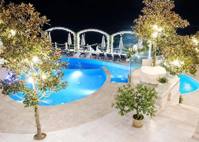 La Sea View & Beachfront Apartment