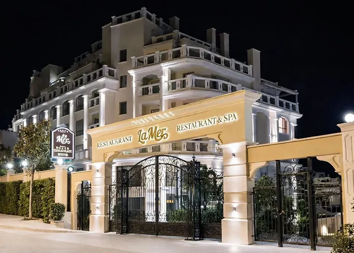 La Sea View & Beachfront Apartment Varna